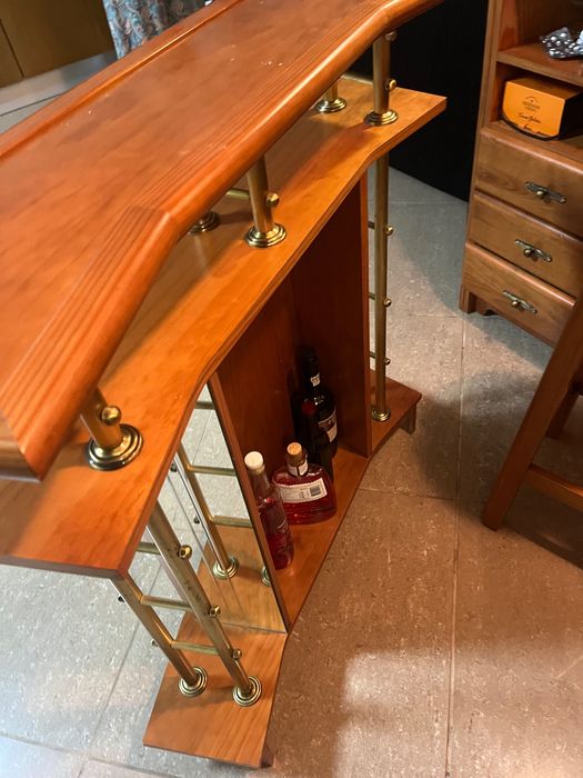 Bar de canto / garrafeira