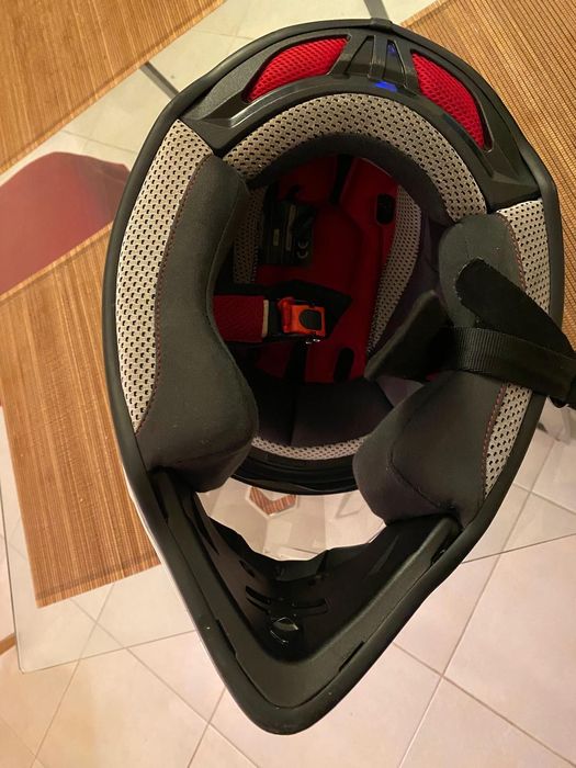 Capacete Semi novo com Viseira escura