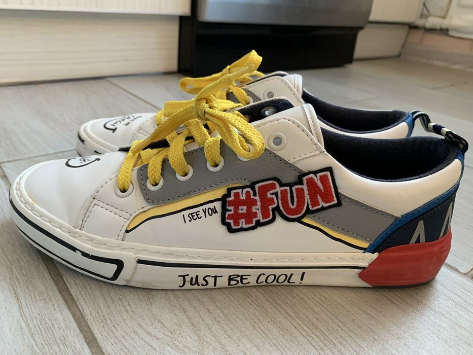 Продам кеды zara