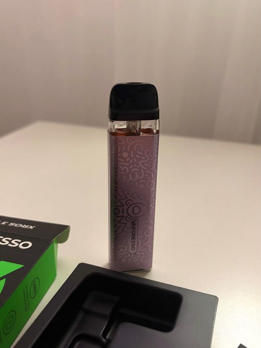 fioletowy powerbank w idealnym stanie