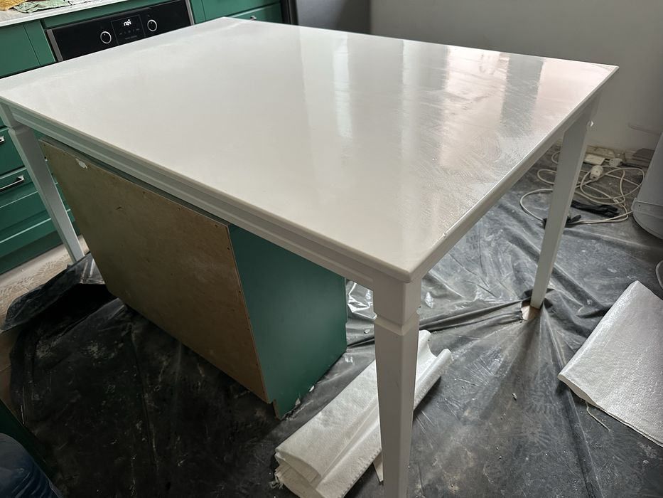 Стіл кухоннидеревяний білий