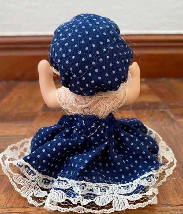 Caixa com bonequinha de porcelana