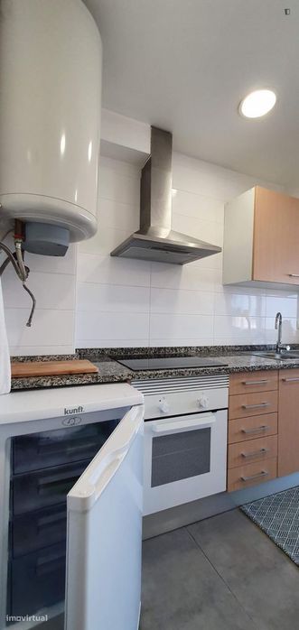 Quarto - localizado em  Coimbra