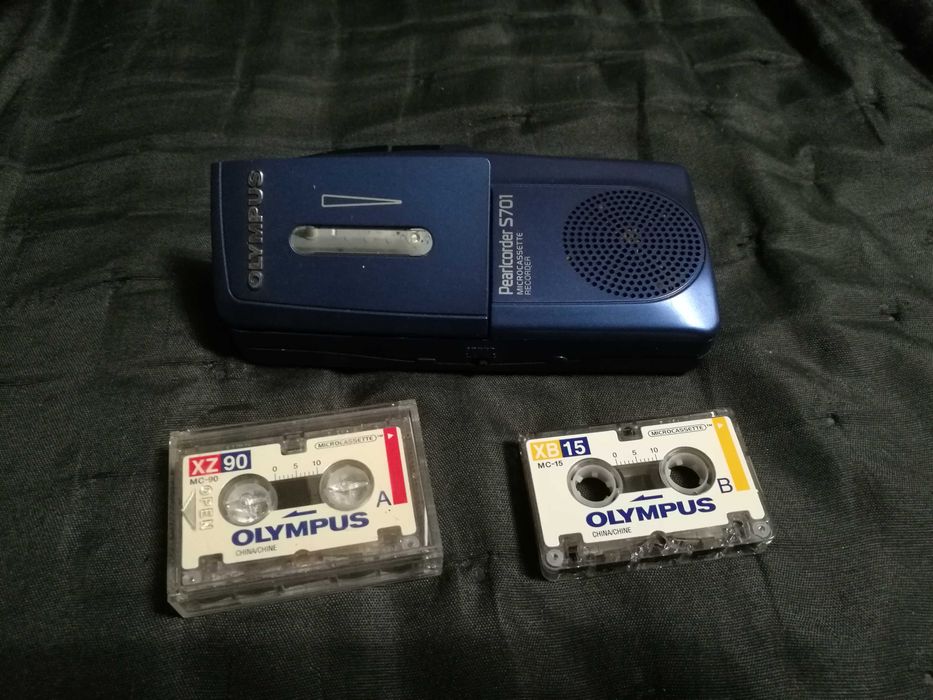 Синій диктофон Olympus