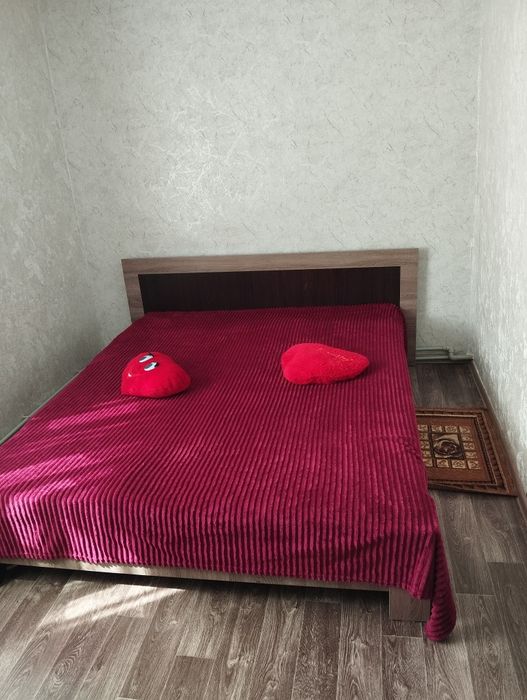 Здам в оренду затишну,гарну  2 кім  квартиру в центрі на 3 поверсі після ремонту, зроблена для себе,обладнана всім необхідним.