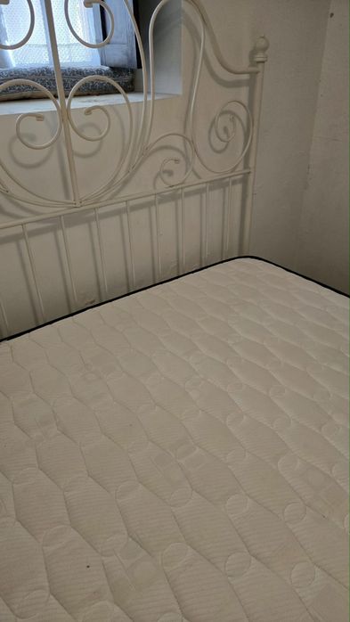 Cama de Casal Ikea Leirvik