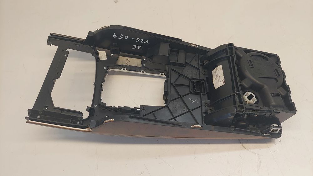 Consola central AUDI A6 (4F2, C6)