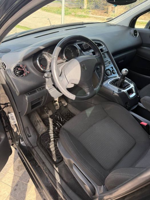 Продам peugeot 5008
