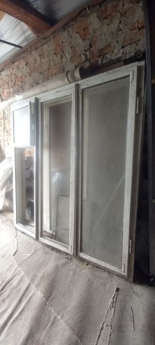 Старі двері вікна