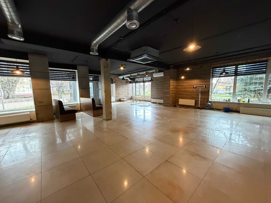 Приміщення в центрі біля Палацу одружень