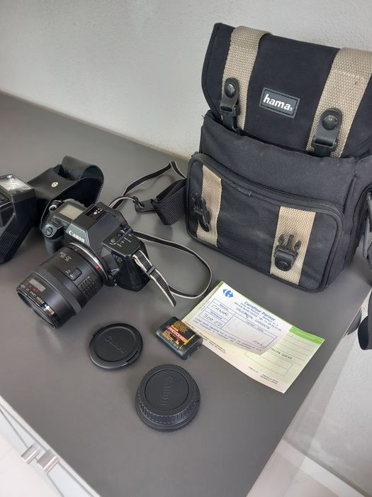 Canon EOS RT + Objetiva EF 35–105mm + Flash Canon 300EZ