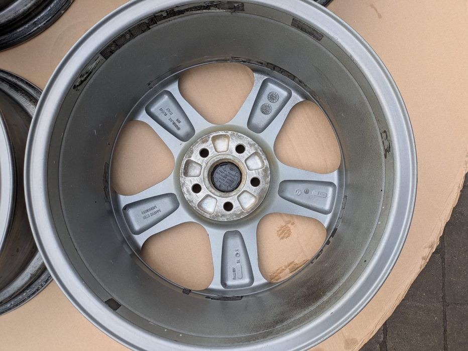 Komplet oryginalnych felg aluminiowych 5x100 ET38 17" Golf R