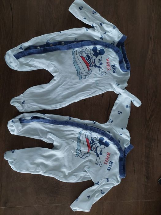 Zestaw ciuchów identycznych dla bliźniaków niemowlęce