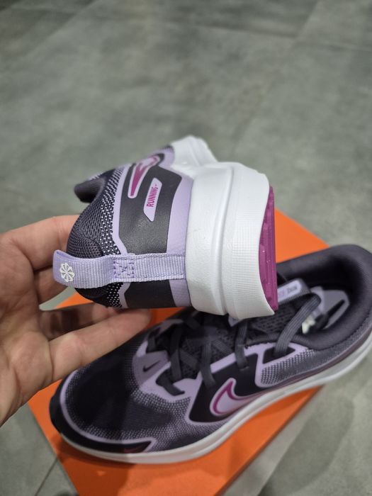 Buty damskie do biegania Nike comics Runner 37,5