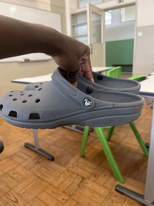 Crocs, em pouco bom estado, ainda faço desconto