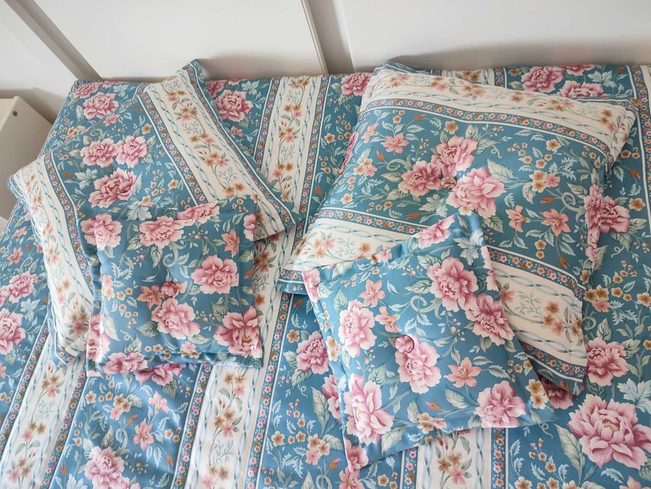 Conjunto cortinados e colcha de cama