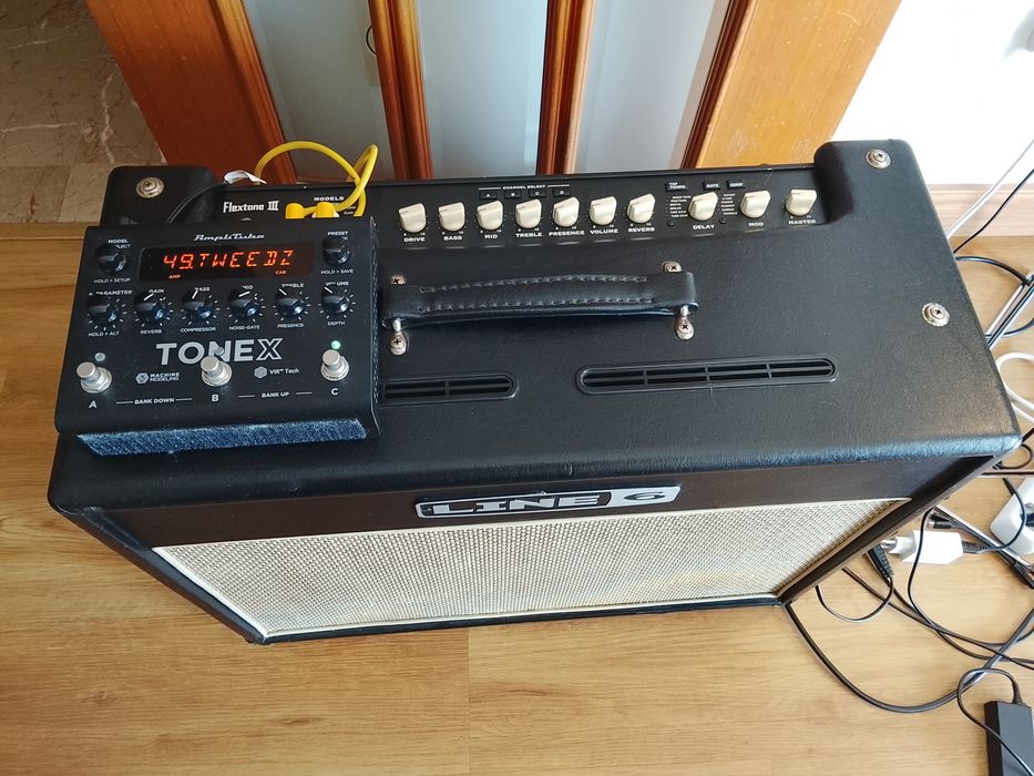 Line 6 Flextone III 75-Watt Amplificador de guitarra (Ler anuncio)