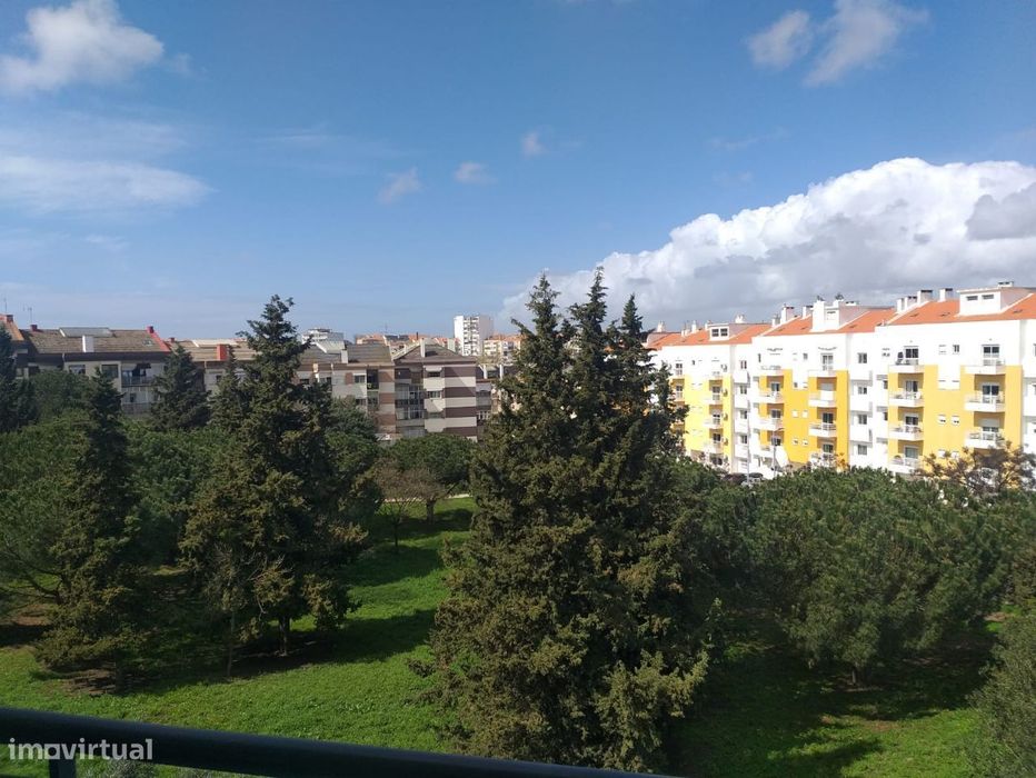 Apartamento T3 com garagem e ar condicionado
