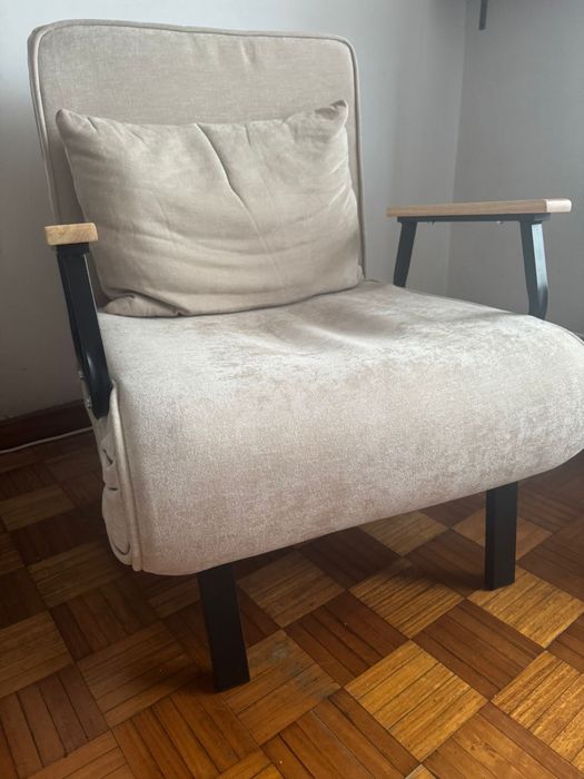 Sofá-cama branco 1,37m comprimento 60cm largura