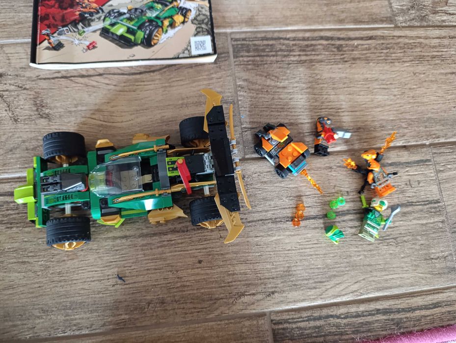 LEGO 71763 Ninjago - Samochód wyścigowy Lloyda EVO