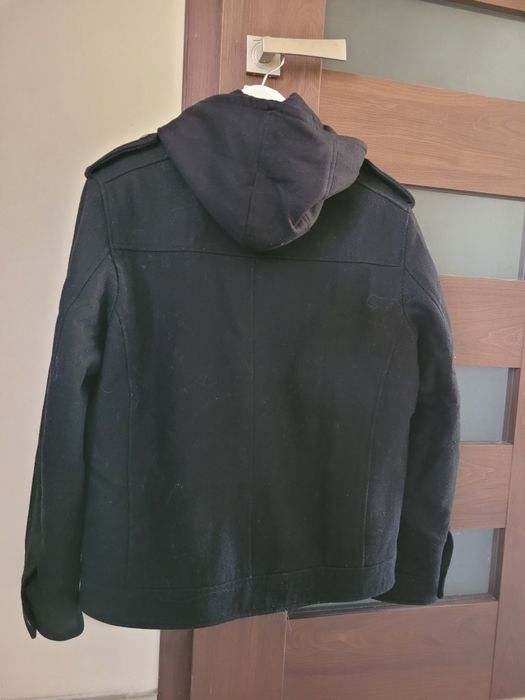 Czarna kurtka jesienna Guess rozmiar M