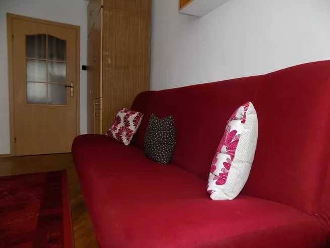 Ścisłe Centrum, al. Jana Pawła II, przy rondzie ONZ, dwie linie metra.