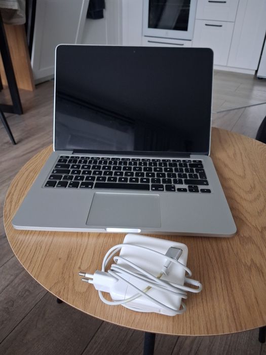 Mackbook pro A 1502  i5 z 8 gb ram ssd 512