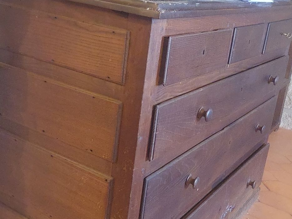 Cómoda rústica em madeira maciça