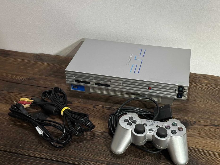 Kolekcja PS2 Silver + joystick + karta pamięci + okablowanie. - po serwisie
