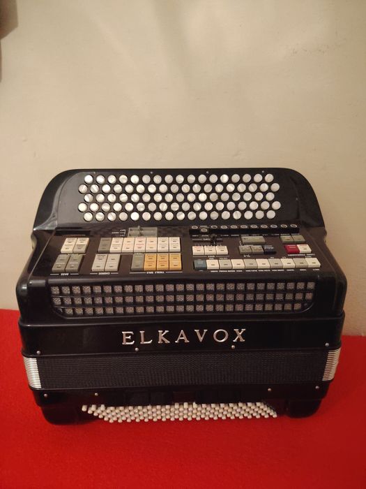 Acordeão eletrônico Elkavox