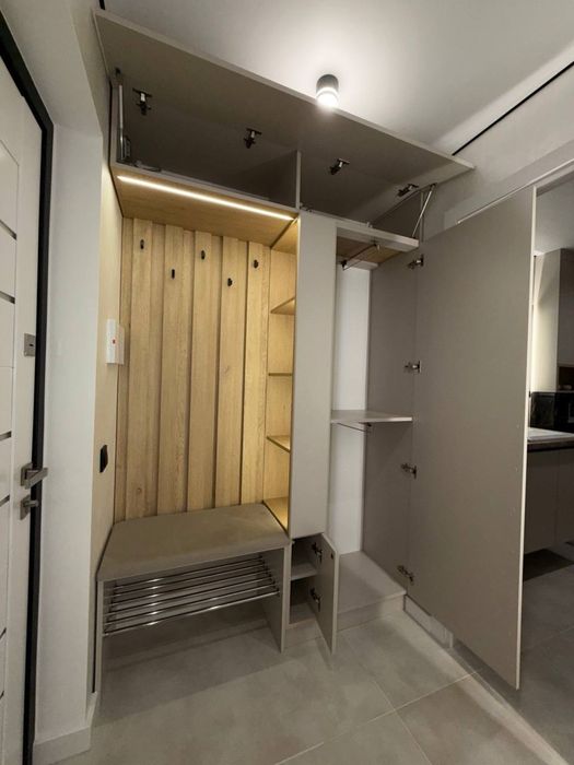 Продаж центр вул Білогірська єр іо меблі та техніка