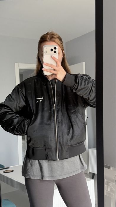Женский бомбер Nike