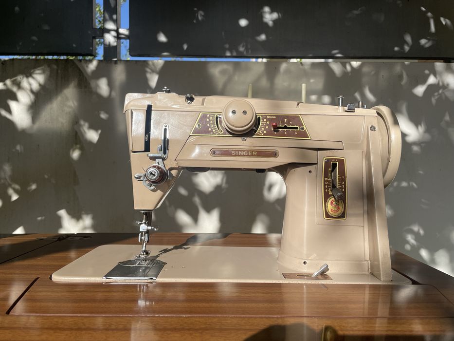 Máquina de costura Singer de 1961. Vários pontos e a trabalhar