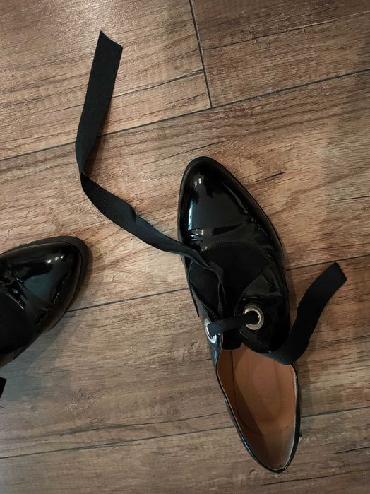 Buty Kazar lakierowane czarne 39