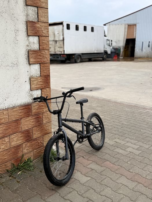 Czarny piekny bmx