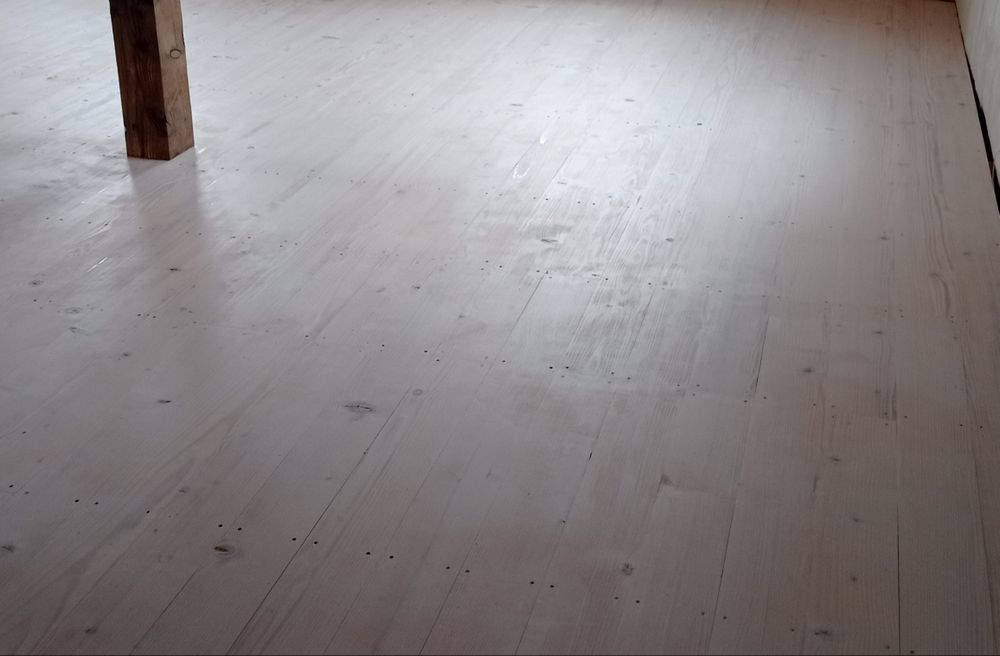 Remont domu drewnianego z bali, wymiana podwalin, fundametów tynk glin