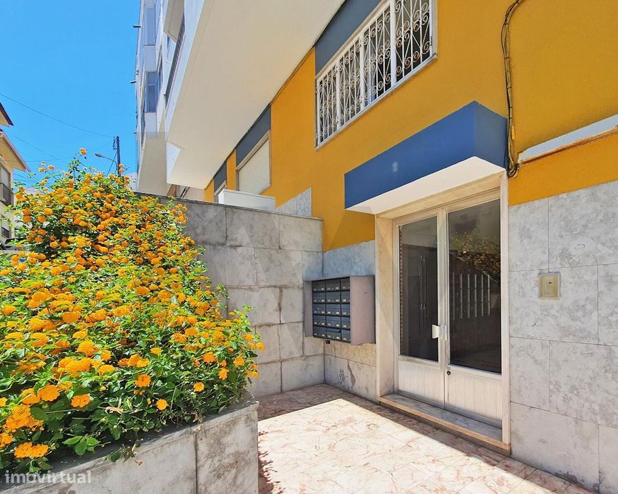 Apartamento T1 com Lugar de Garagem a 2 Minutos da Praia da Poça – Est