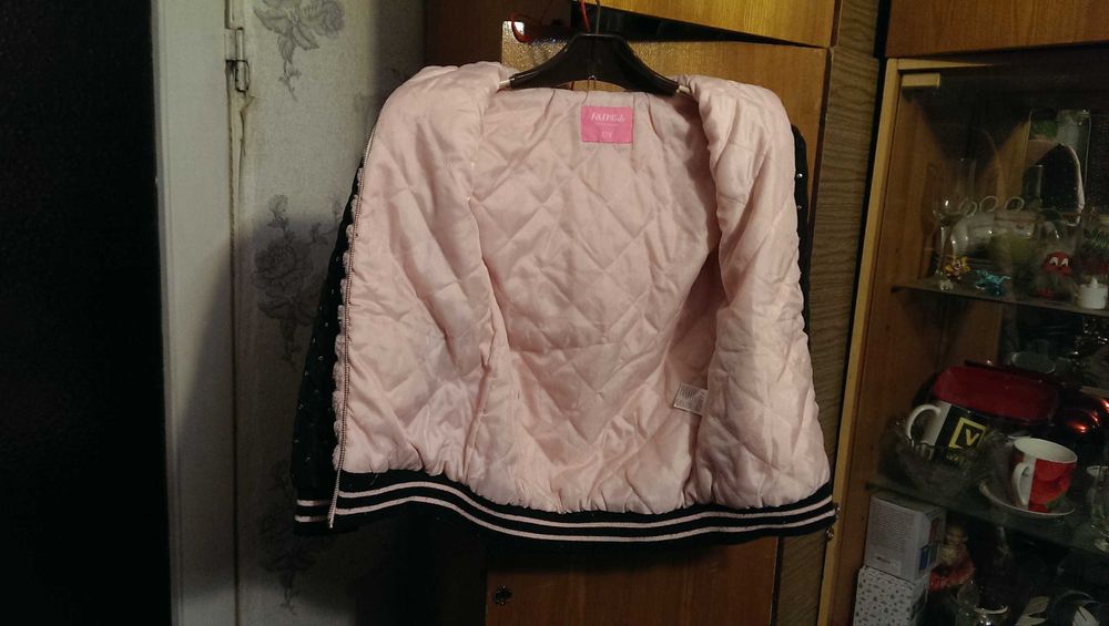 Модная и красивая куртка F&D Kids на девочку 12-й размер в отличном с.