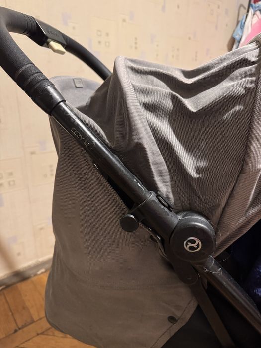 Прогулянкова коляска Cybex Beezy сіра