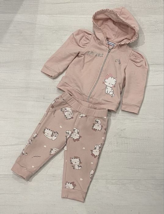 Dres komplet spodenki bluza motyw kotki Mayoral rozmiar 74