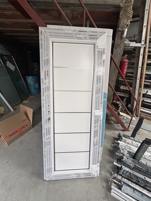 Porta com painel PVC 72