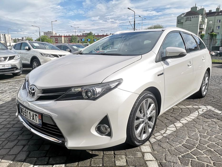 Toyota Auris 1.8 Hybrid Synergy Drive 135KM Sport Touring Automat
