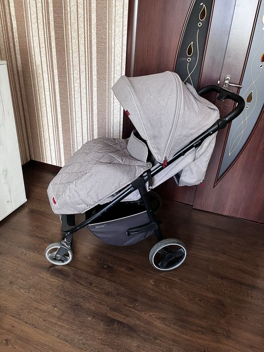 Прогулянкова коляска Carrello Bravo