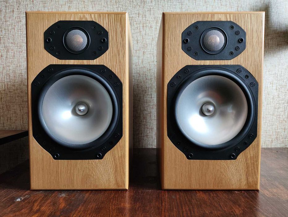 Dynaudio DM 2/7 Bowers Wilkins 685 Monitor Audio Silver S2 Arcam Alto