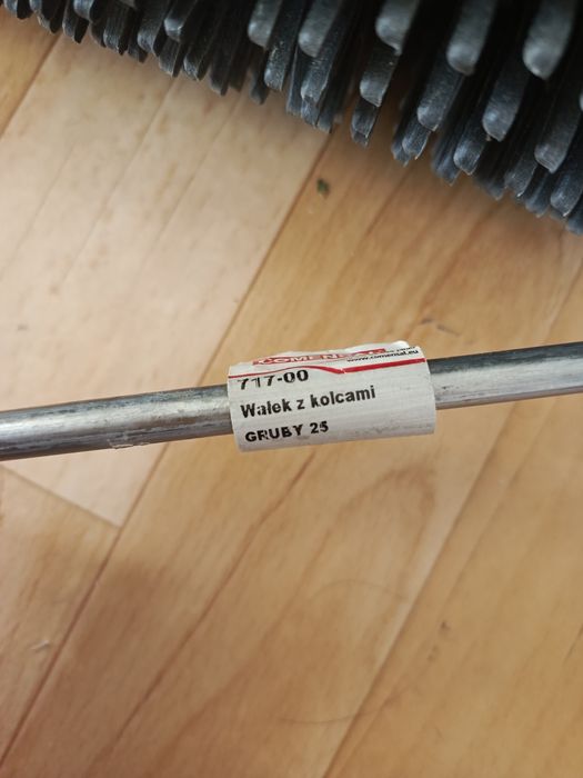 Wałek z kolcami do wylewki samopoziomującej