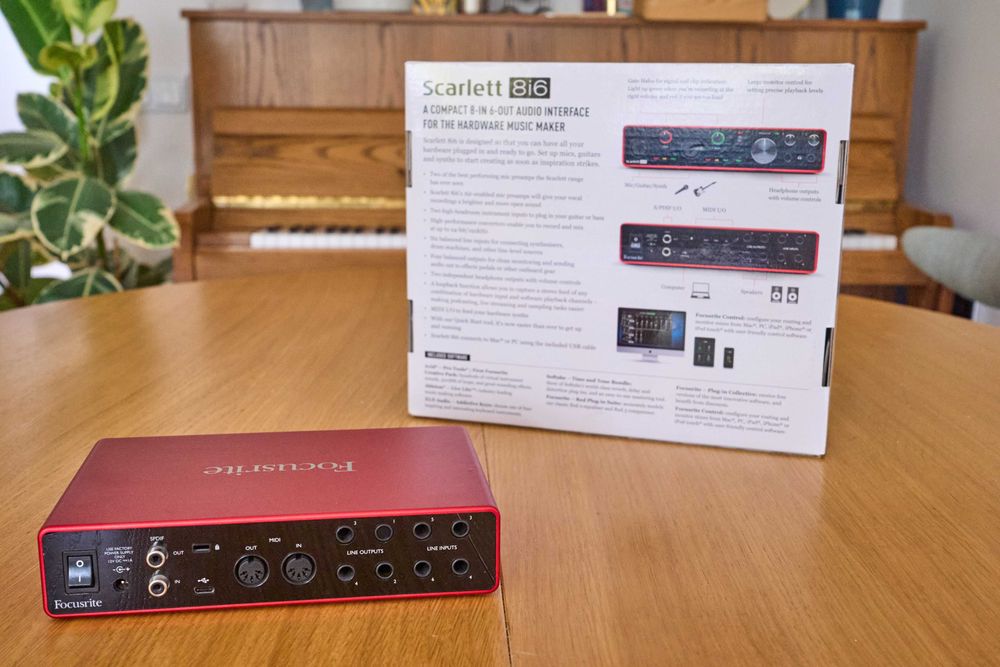 Focusrite Scarlett 8i6 (3. generacja) - interfejs audio USB + oprogramowanie