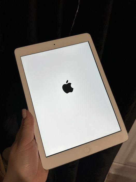 Продам айпад аир 1