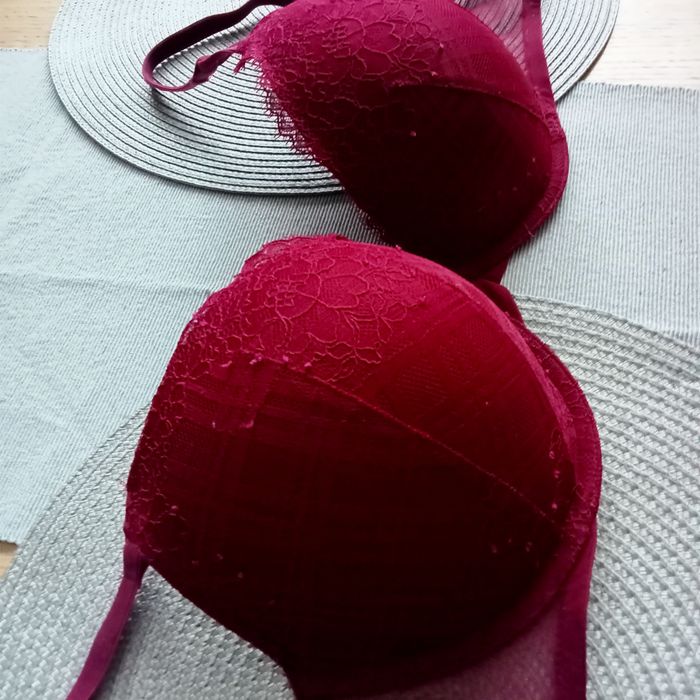 Biustonosz push up, koronkowy, bordo Victoria's Secret 80D