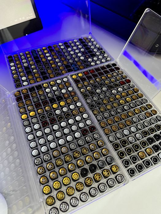 Змінні резинові колеса, вісі та залізні номери для 1:64 масштабу