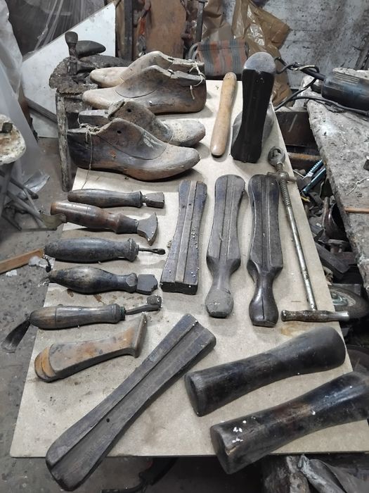 Ferramentas de sapateiro antigas